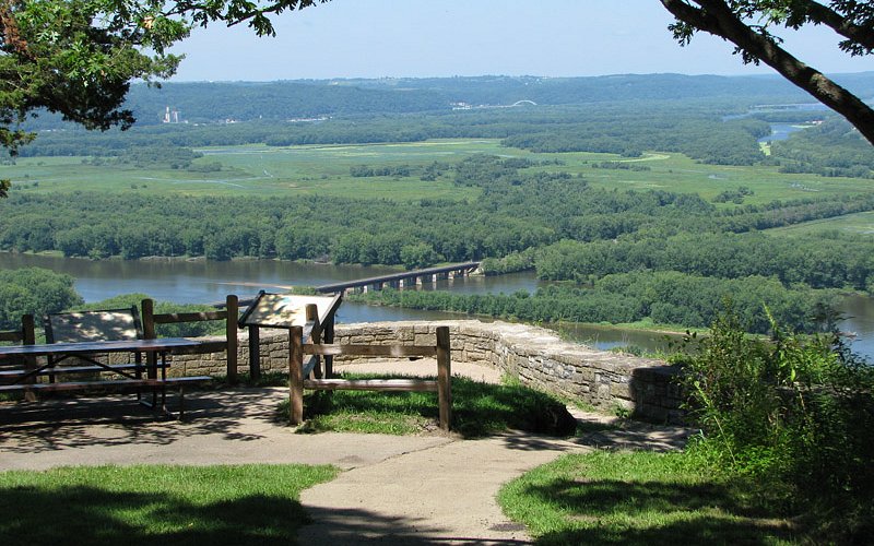 Wyalusing State Park overlook – one of the best campgrounds in Wisconsin