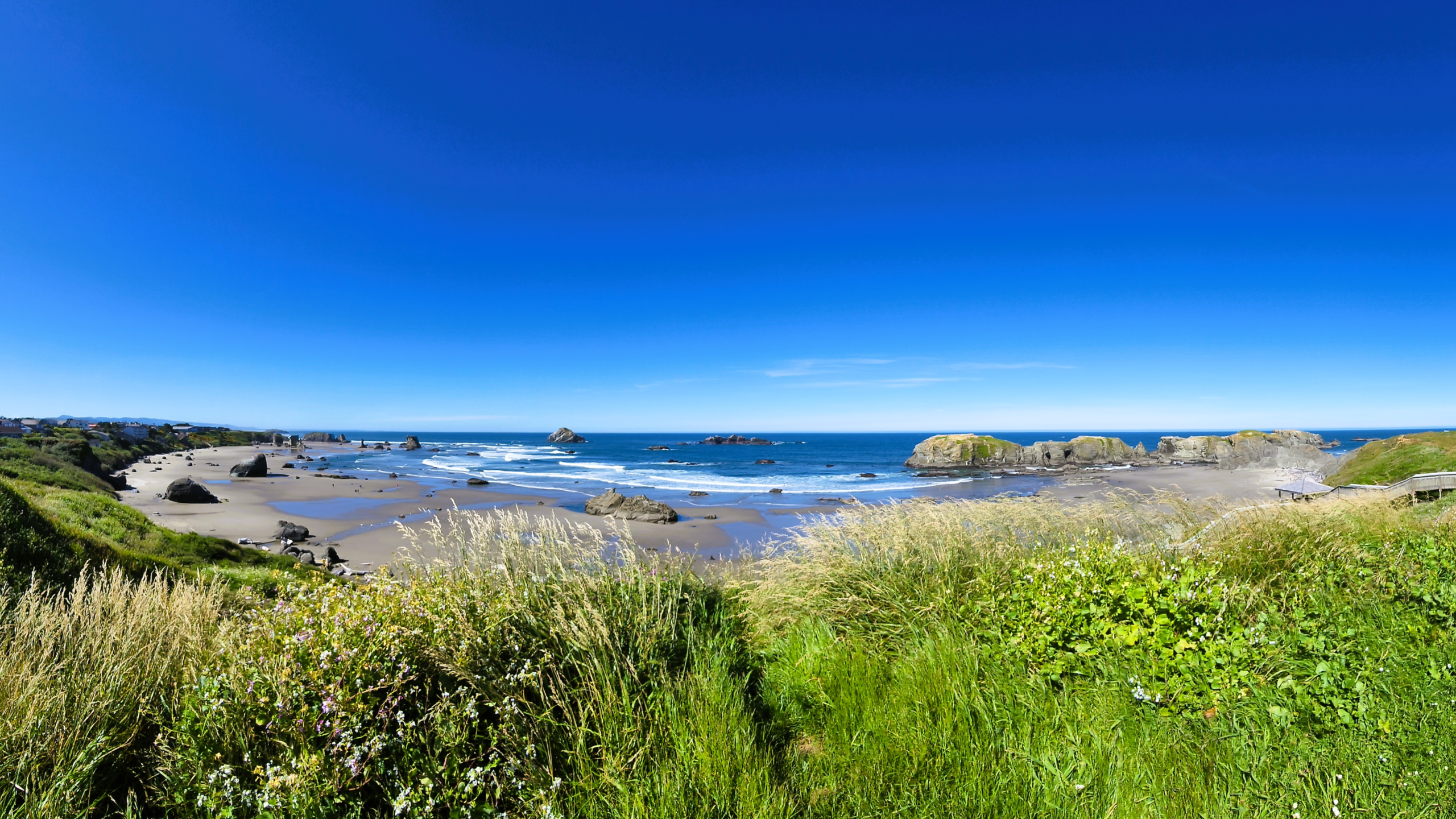 Bandon Oregon Coast beach with sea stacks
