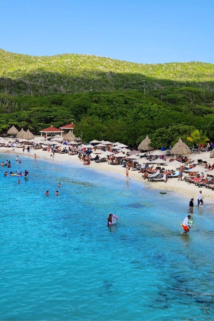 Grote Knip Beach Amenities and Crowd Levels | Dohrn Travels Crowded afternoon at Grote Knip Beach Curaçao with umbrellas and swimmers