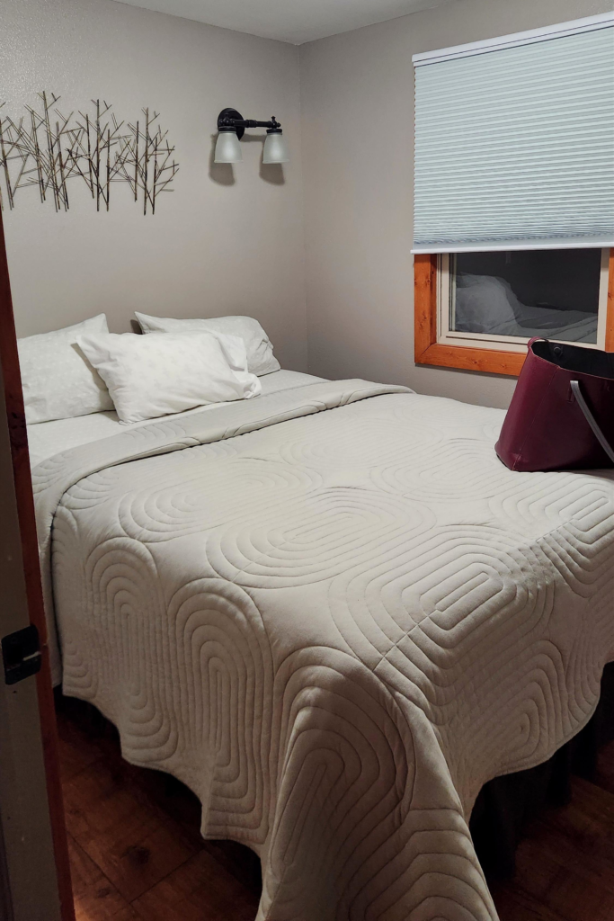 Clean bedroom inside Eagle Roost Resort cabin Cassville WI queen bed
