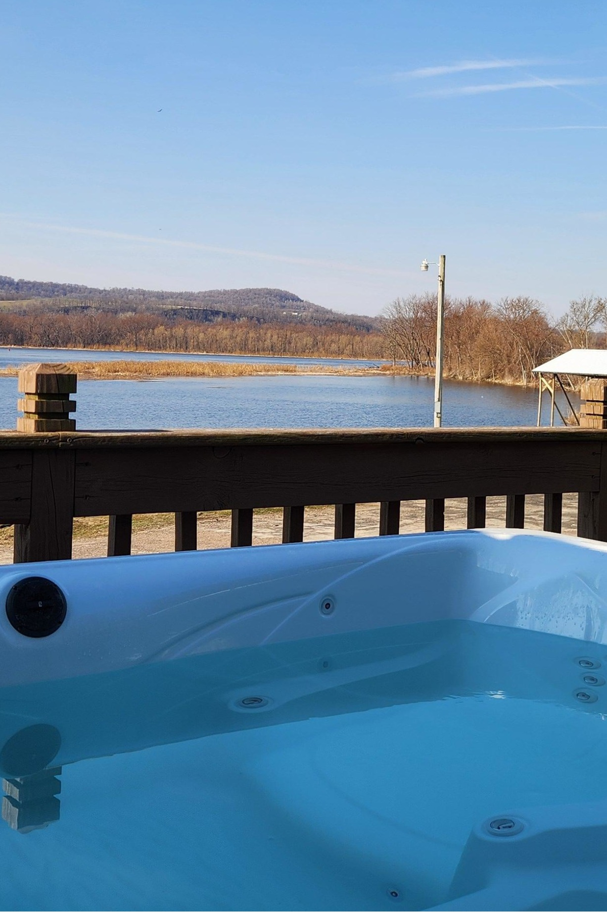 Best Cassville WI lodging on the Mississippi River with cabins, rentals, and scenic river views