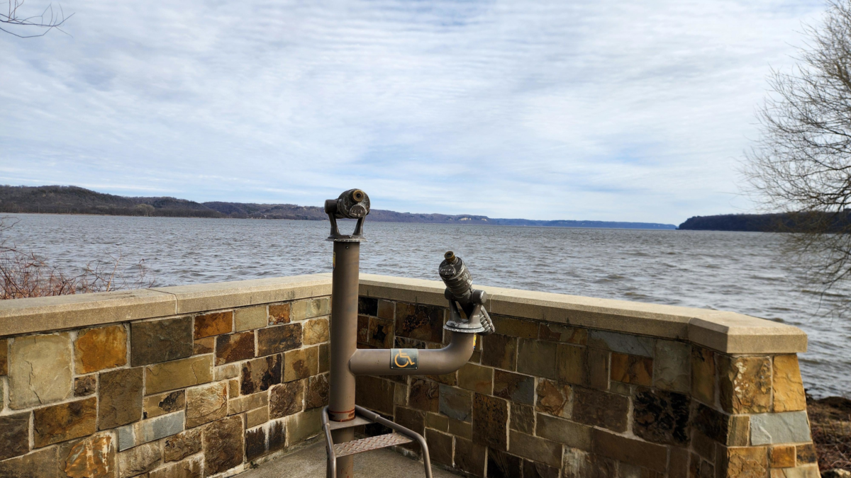 Mississippi River view from Potosi Point lookout in Wisconsin. things to do in Potosi WI