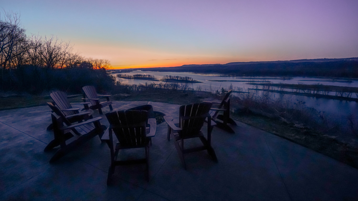 Luxury log cabin patio overlooking Mississippi River near Cassville WI